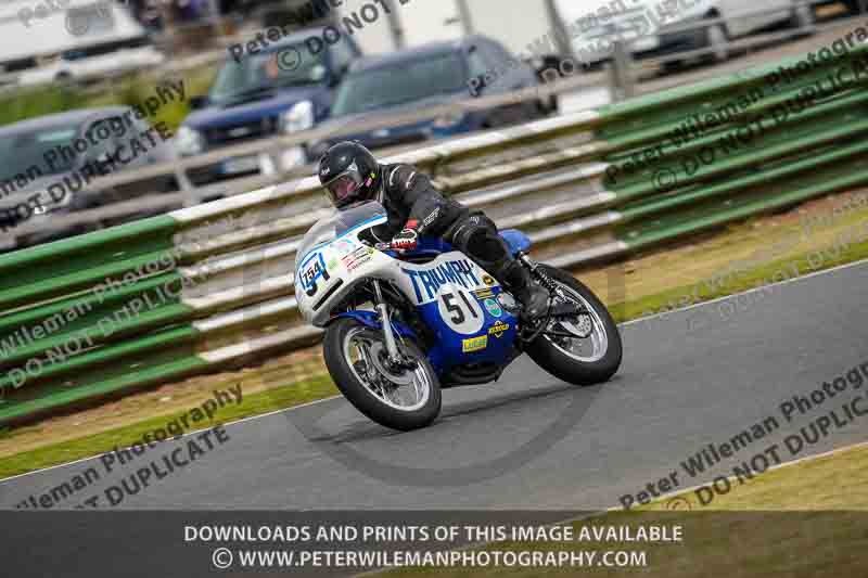 Vintage motorcycle club;eventdigitalimages;mallory park;mallory park trackday photographs;no limits trackdays;peter wileman photography;trackday digital images;trackday photos;vmcc festival 1000 bikes photographs